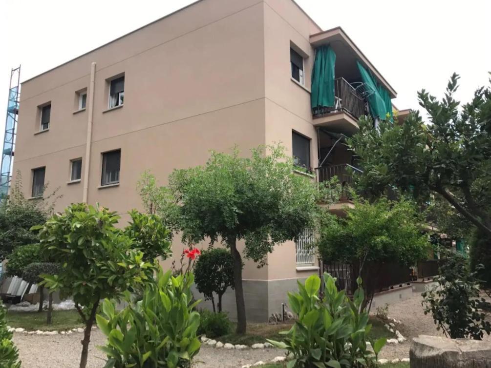 The Apartment Is Next To The Fine Sandy Beaches Vilanova i la Geltru Exterior photo